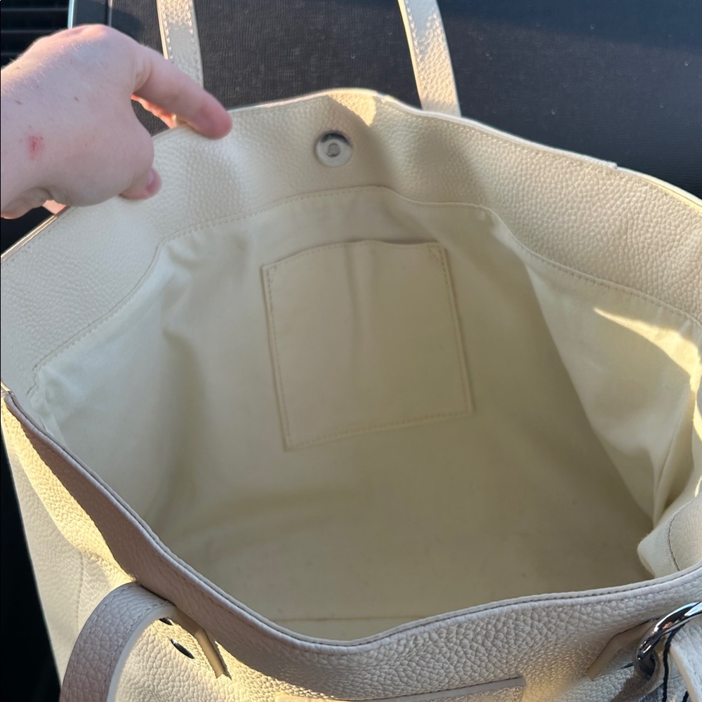 🆕 M.I.L.A made in Los Angeles Ivory Soft Sleek LeatherTote Bag - Picture 5 of 8